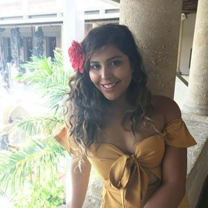 Meet your Posher, Alejandra